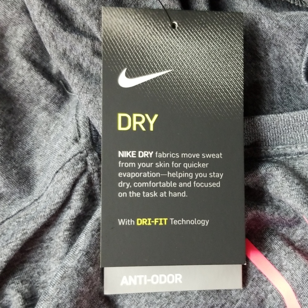 Nike Dri-Fit T-shirt - Picture 6 of 7